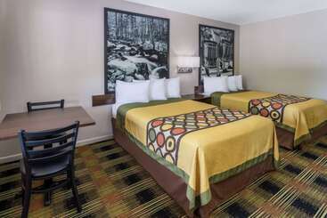 هتل Super 8 By Wyndham Williamsburg/historic Area