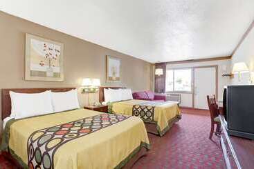 هتل Super 8 By Wyndham Williamsburg/historic Area