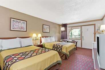 هتل Super 8 By Wyndham Williamsburg/historic Area