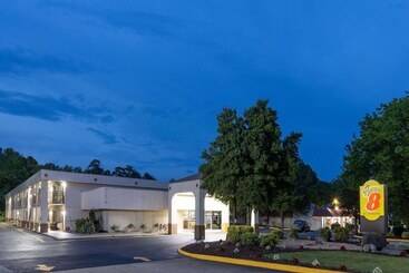 هتل Super 8 By Wyndham Williamsburg/historic Area