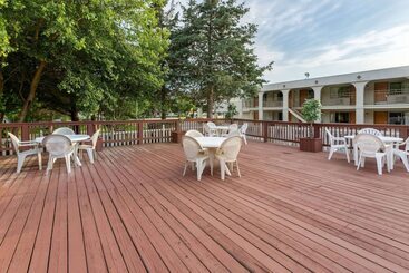 هتل Super 8 By Wyndham Williamsburg/historic Area