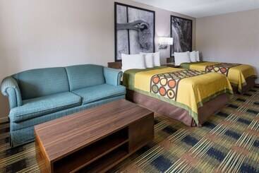 هتل Super 8 By Wyndham Williamsburg/historic Area