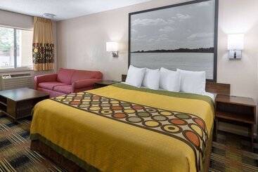 هتل Super 8 By Wyndham Williamsburg/historic Area