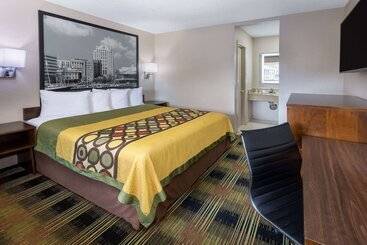 هتل Super 8 By Wyndham Williamsburg/historic Area