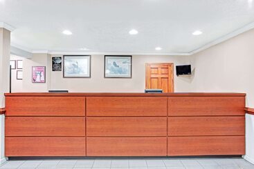 هتل Super 8 By Wyndham Williamsburg/historic Area