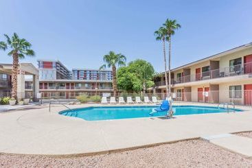 هتل Super 8 By Wyndham Tempe/asu/airport