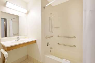 مُتل Days Inn By Wyndham Brunswick Bath Area