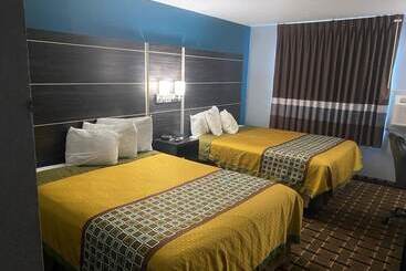 モーテル Faribault Hometown Inn & Suites