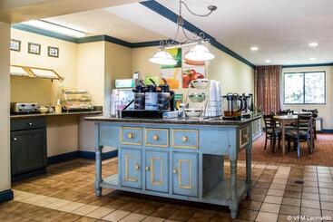 مُتل Quality Inn Cortland   University Area