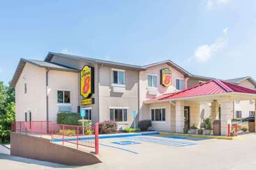 مُتل Super 8 By Wyndham Bloomington University Area