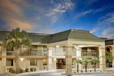 مُتل Super 8 By Wyndham Byron/south Macon