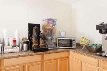 مُتل Super 8 By Wyndham Lewiston Auburn Area