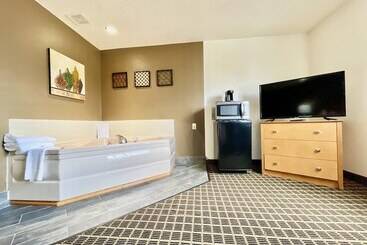 مُتل The Quincy Inn & Suites