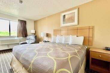 مُتل The Quincy Inn & Suites
