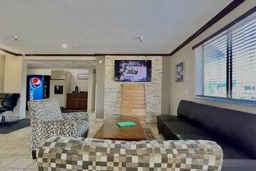 مُتل The Quincy Inn & Suites