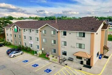 مُتل The Quincy Inn & Suites