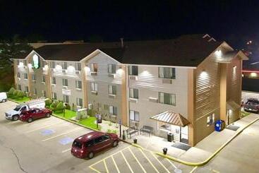 مُتل The Quincy Inn & Suites