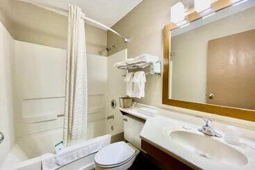 مُتل The Quincy Inn & Suites