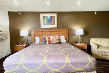 مُتل The Quincy Inn & Suites