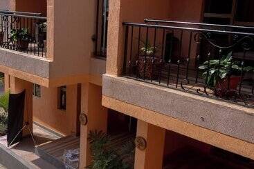 تختخواب و صبحانه Faith Homes