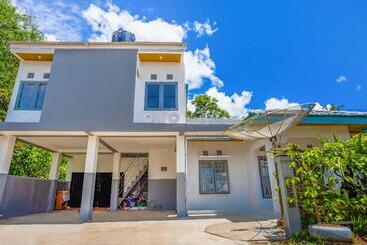 هتل Oyo 2903 Putri Residence Syariah