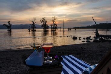 בית מלון כפרי Symphony Samudra Beachside Jungle Resort And Spa