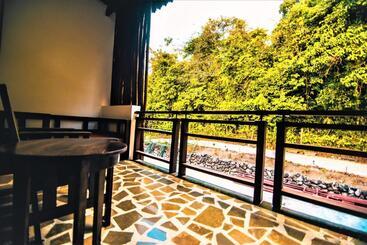 هتل Symphony Samudra Beachside Jungle Resort And Spa