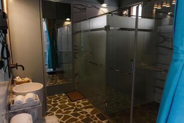 هتل Symphony Samudra Beachside Jungle Resort And Spa