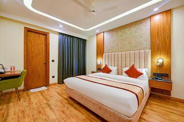 Fabhotel Soft Petals