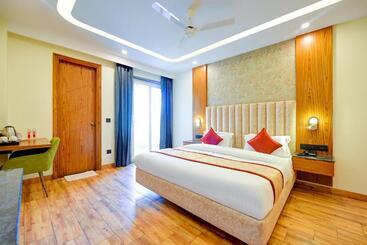 Fabhotel Soft Petals