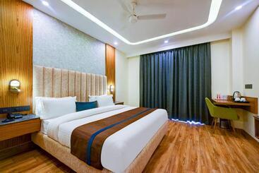 Fabhotel Soft Petals