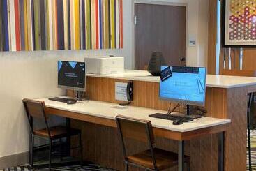 هتل Holiday Inn Express & Suites   Aurora, An Ihg