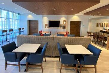 هتل Holiday Inn Express & Suites   Aurora, An Ihg
