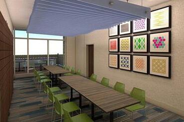 هتل Holiday Inn Express & Suites   Aurora, An Ihg