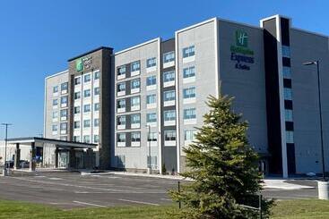 هتل Holiday Inn Express & Suites   Aurora, An Ihg
