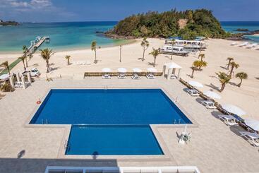 هتل Kariyushi Lch. Resort