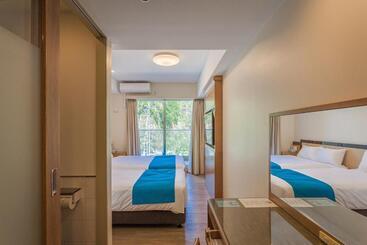 هتل Kariyushi Lch. Resort