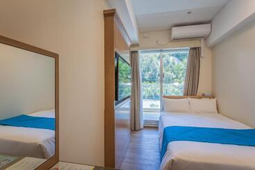 هتل Kariyushi Lch. Resort
