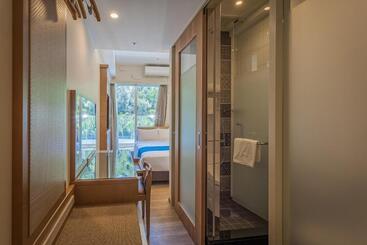 هتل Kariyushi Lch. Resort