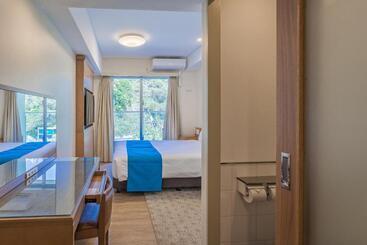 هتل Kariyushi Lch. Resort
