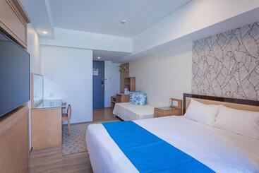 هتل Kariyushi Lch. Resort