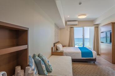 هتل Kariyushi Lch. Resort