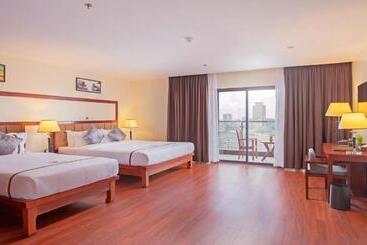 Poulo Wai Hotel & Apartment