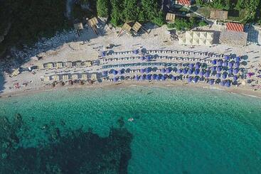 هتل Vivid Blue Serenity Resort