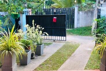 پانسیون Villa Jasmine Hikkaduwa