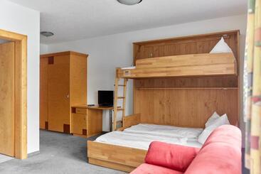 Апарт-отель Tafelspitz Gruppenhaus Arlberg