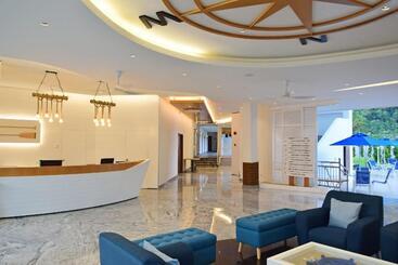 هتل Avi Pangkor Beach Resort