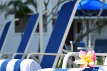 هتل Avi Pangkor Beach Resort