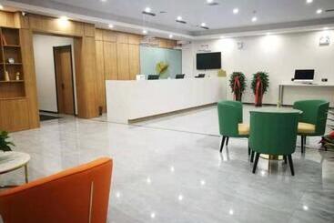 هتل Green Tree Inn Express Qinhuangdao Shanhaiguan Railway Station Tianxia Diyiguan