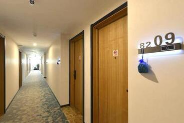 هتل Green Tree Inn Express Qinhuangdao Shanhaiguan Railway Station Tianxia Diyiguan